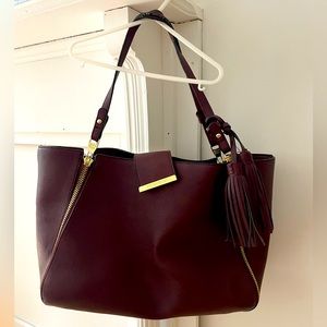 Steve Madden large tote back with side accent zippers